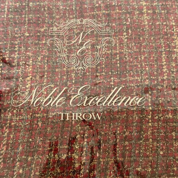 Noble Excellence‎ Tapestry Throw Boucle Maroon Red 50”x60” NWT In Original Pkg - Picture 2 of 7